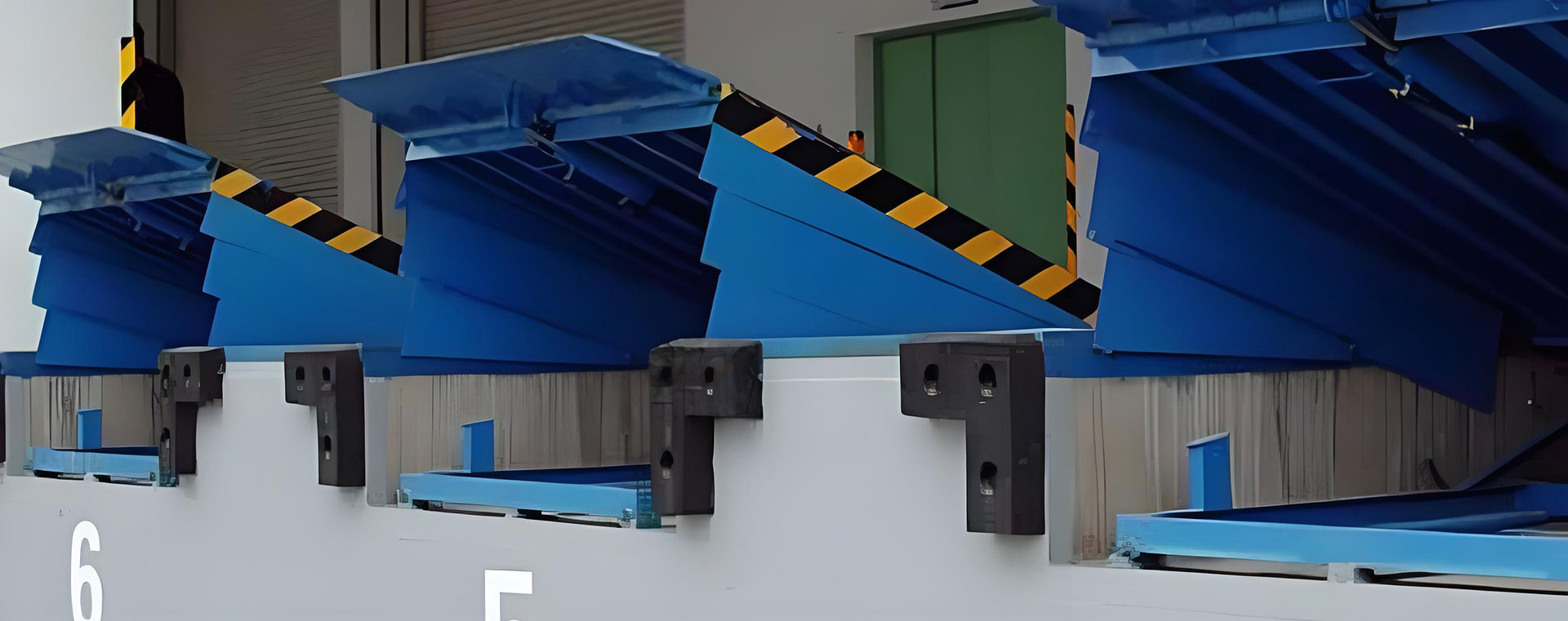 固定式登車橋、移動式登車橋